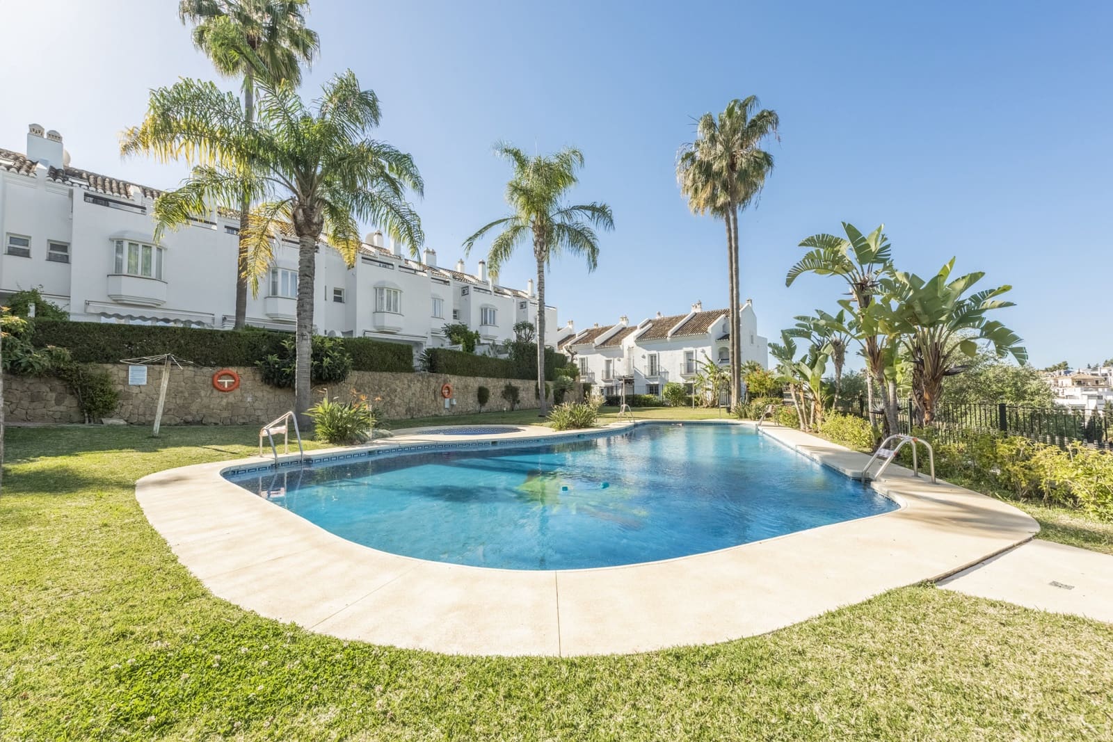3 bedroom Townhouse for sale in Marbella with pool garage - € 1,495,000 (Ref: 8970288)