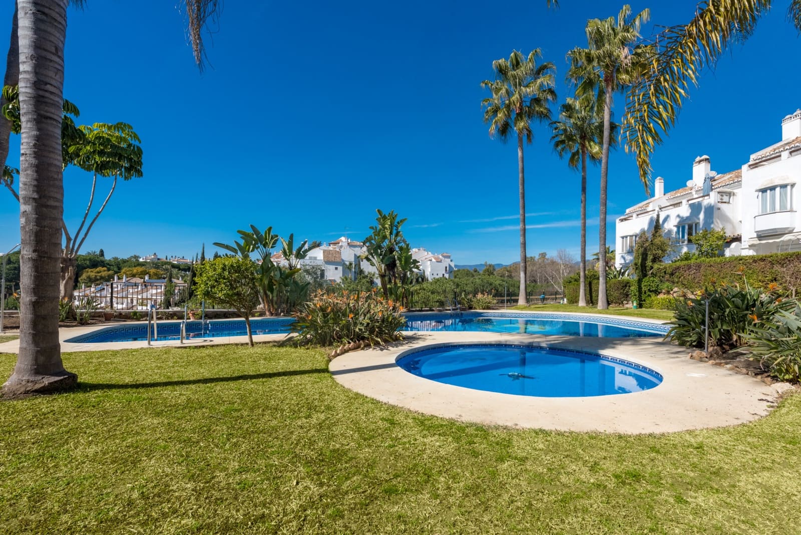 3 bedroom Townhouse for sale in Marbella with pool garage - € 1,495,000 (Ref: 8970288)