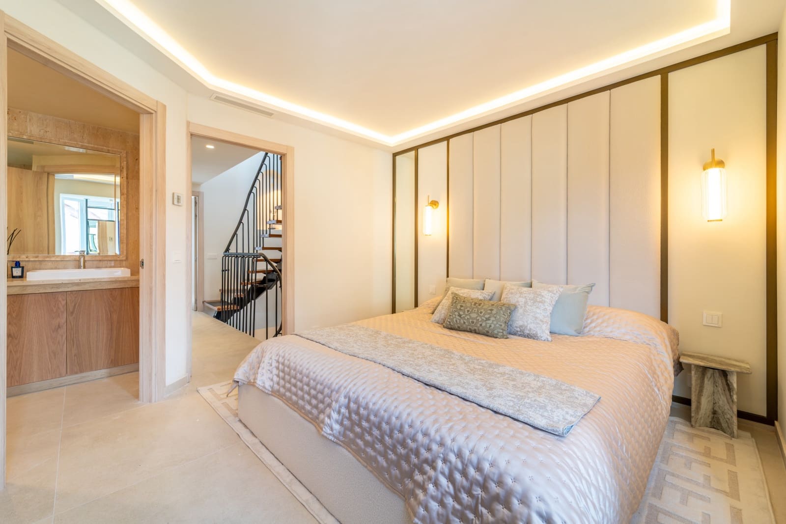 3 bedroom Townhouse for sale in Marbella with pool garage - € 1,495,000 (Ref: 8970288)