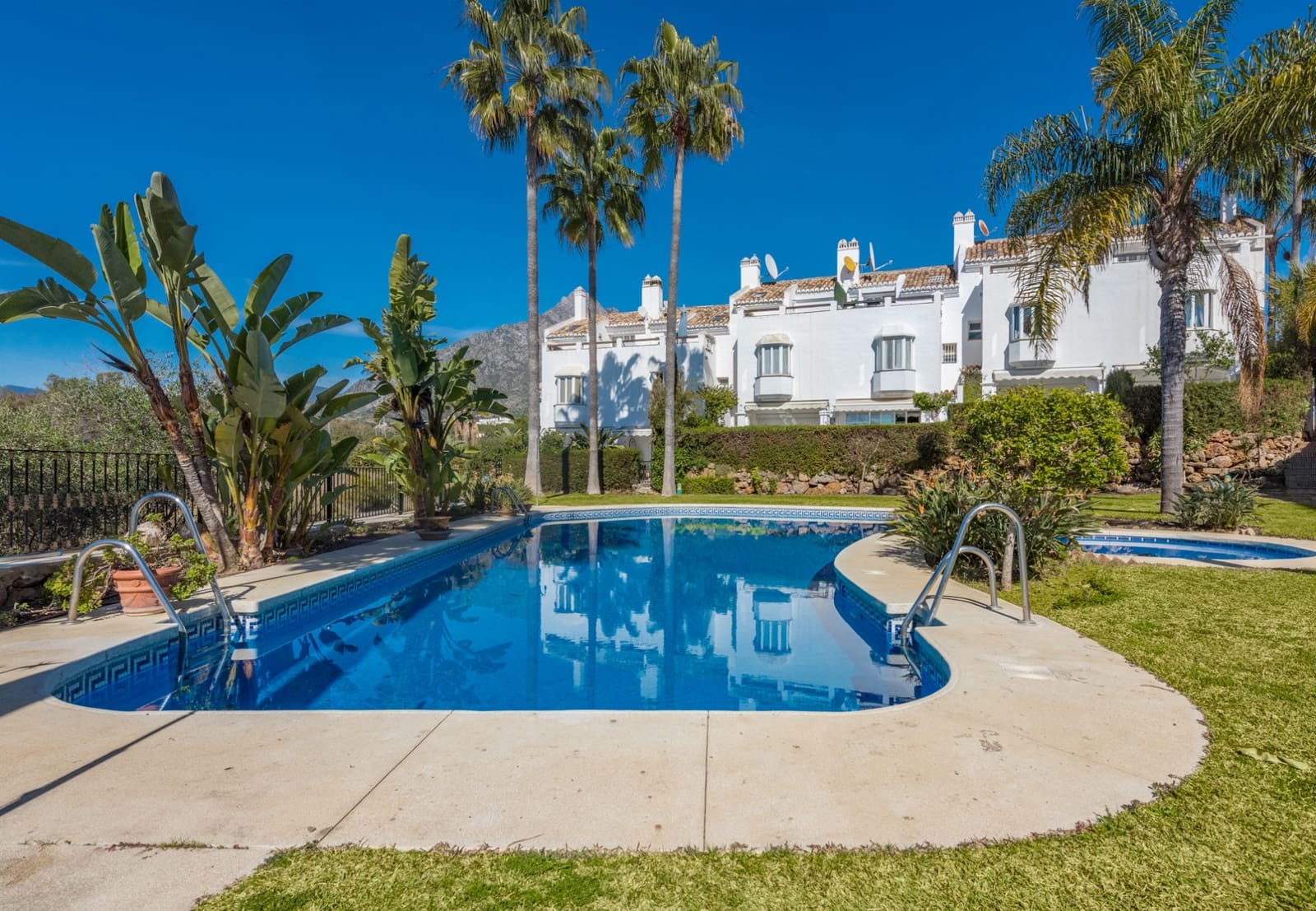 3 sovrum Hus till salu i Marbella med pool garage - 1 495 000 € (Ref: 8970288)
