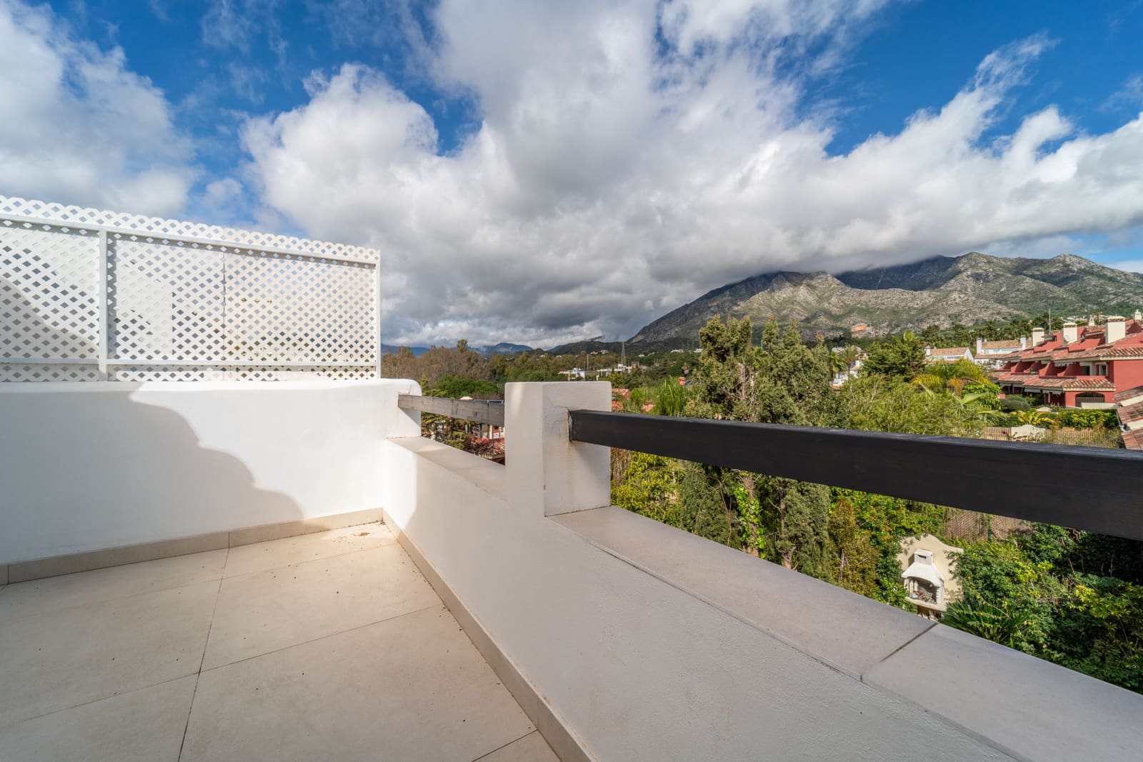 3 sovrum Hus till salu i Marbella med pool garage - 1 495 000 € (Ref: 8970288)