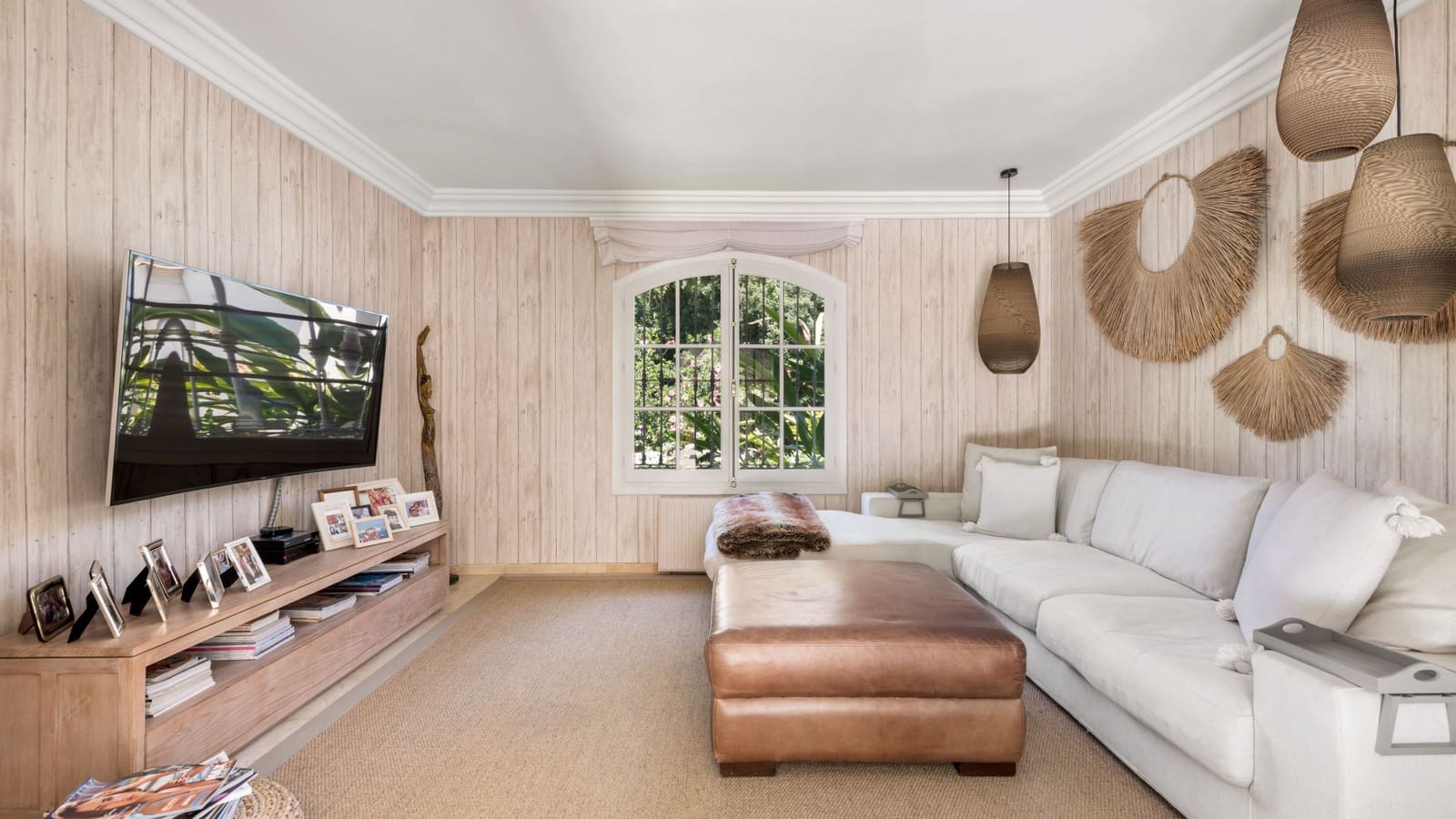 5 bedroom Villa for holiday rental in Benahavis with pool garage - € 14,000 (Ref: 8977696)