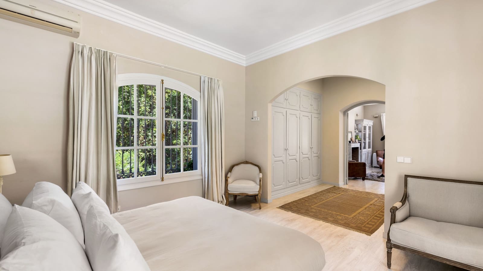 5 bedroom Villa for holiday rental in Benahavis with pool garage - € 14,000 (Ref: 8977696)