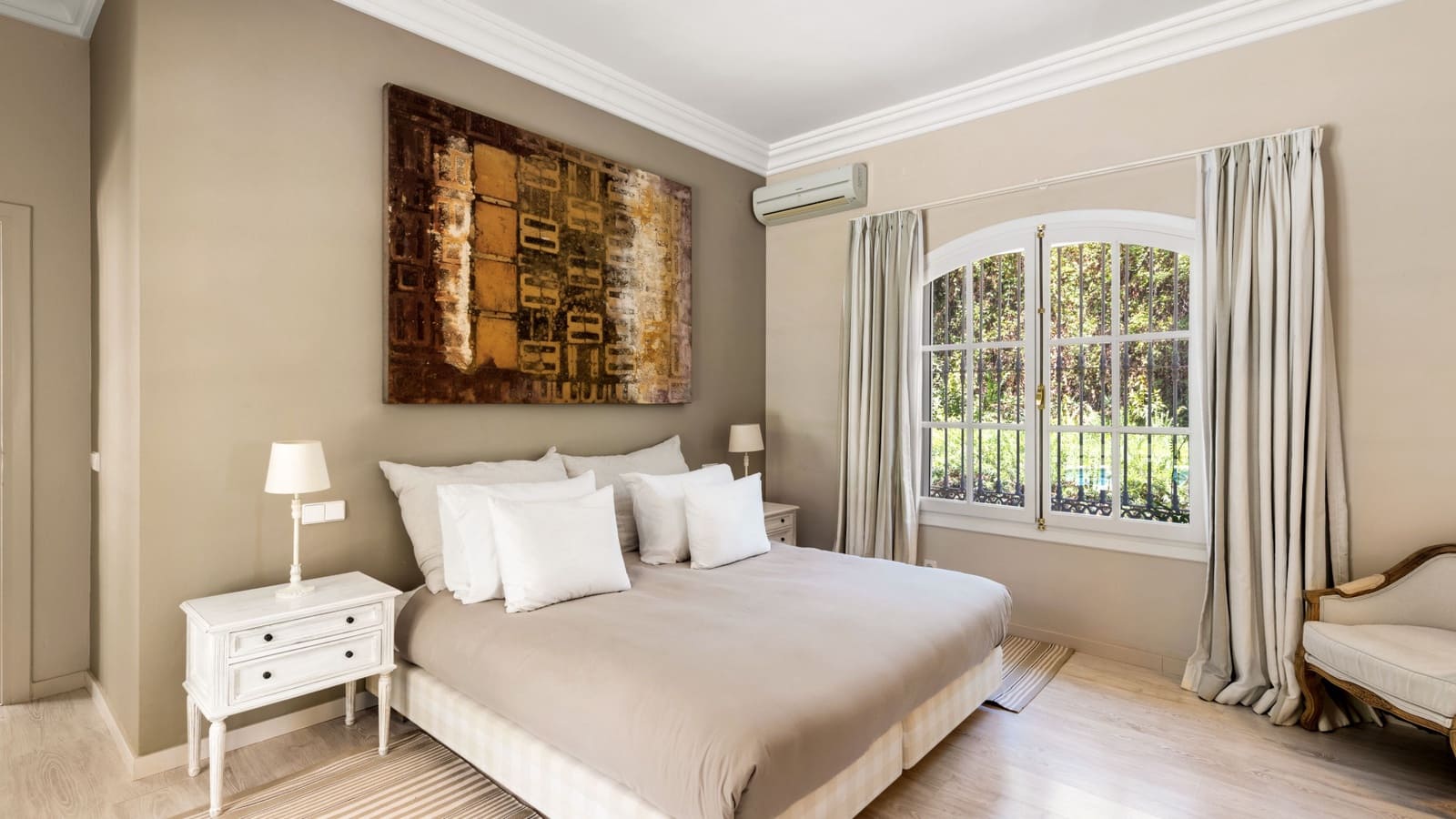 5 bedroom Villa for holiday rental in Benahavis with pool garage - € 14,000 (Ref: 8977696)