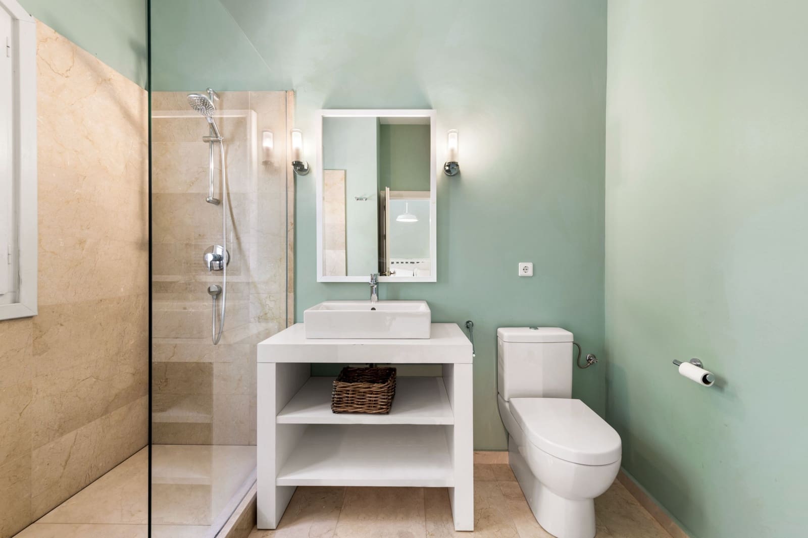 5 bedroom Villa for holiday rental in Benahavis with pool garage - € 14,000 (Ref: 8977696)