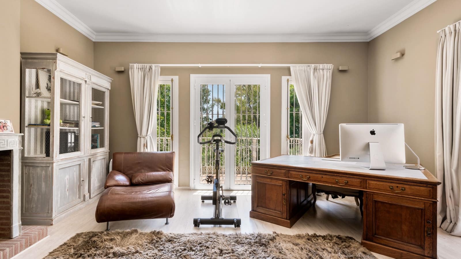 5 bedroom Villa for holiday rental in Benahavis with pool garage - € 14,000 (Ref: 8977696)