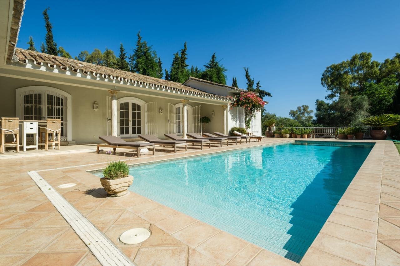 5 bedroom Villa for holiday rental in Benahavis with pool garage - € 14,000 (Ref: 8977696)