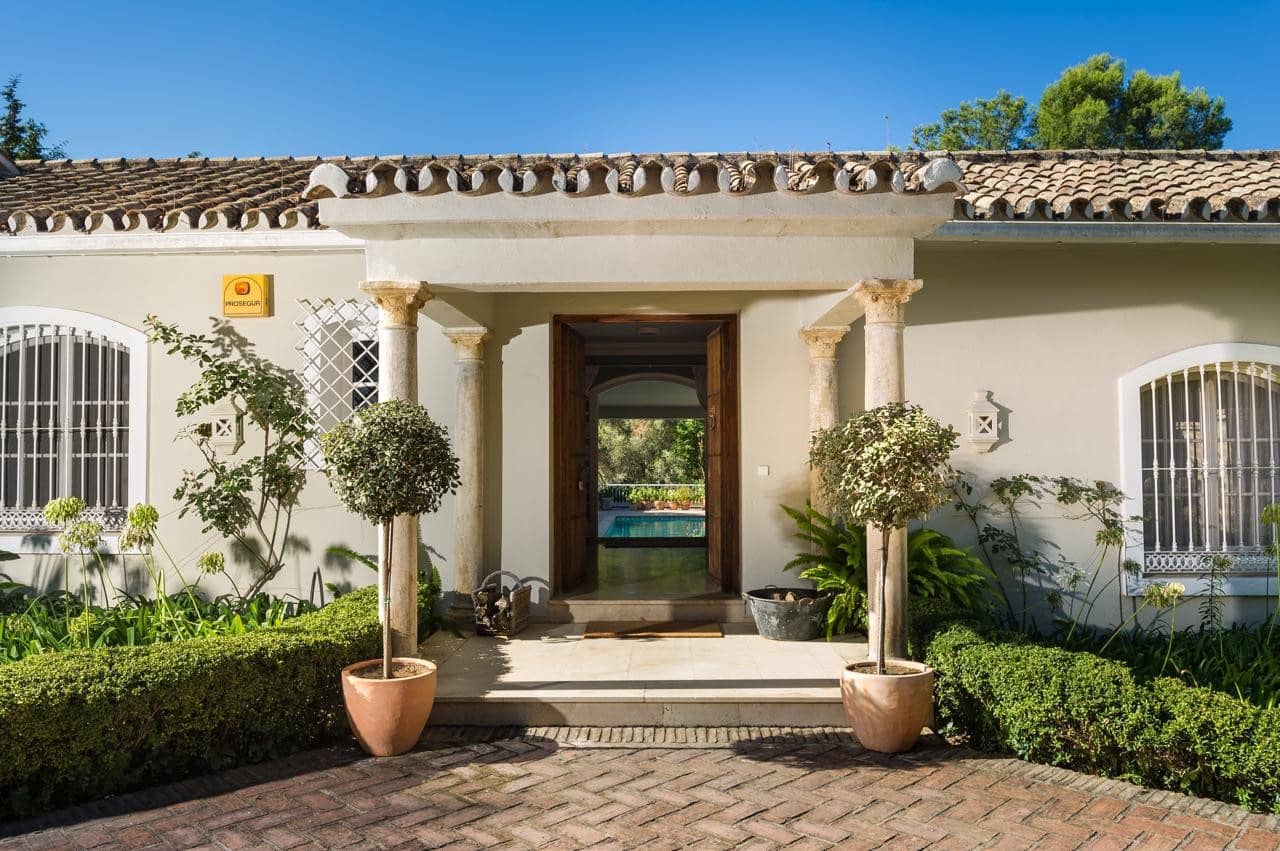 5 bedroom Villa for holiday rental in Benahavis with pool garage - € 14,000 (Ref: 8977696)