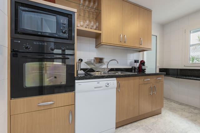 4 bedroom Apartment for rent in Marbella with pool garage - € 7,500 (Ref: 8981472)