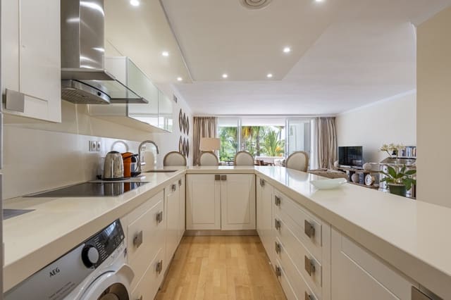 3 bedroom Apartment for holiday rental in Marbella with pool garage - € 8,400 (Ref: 8981807)