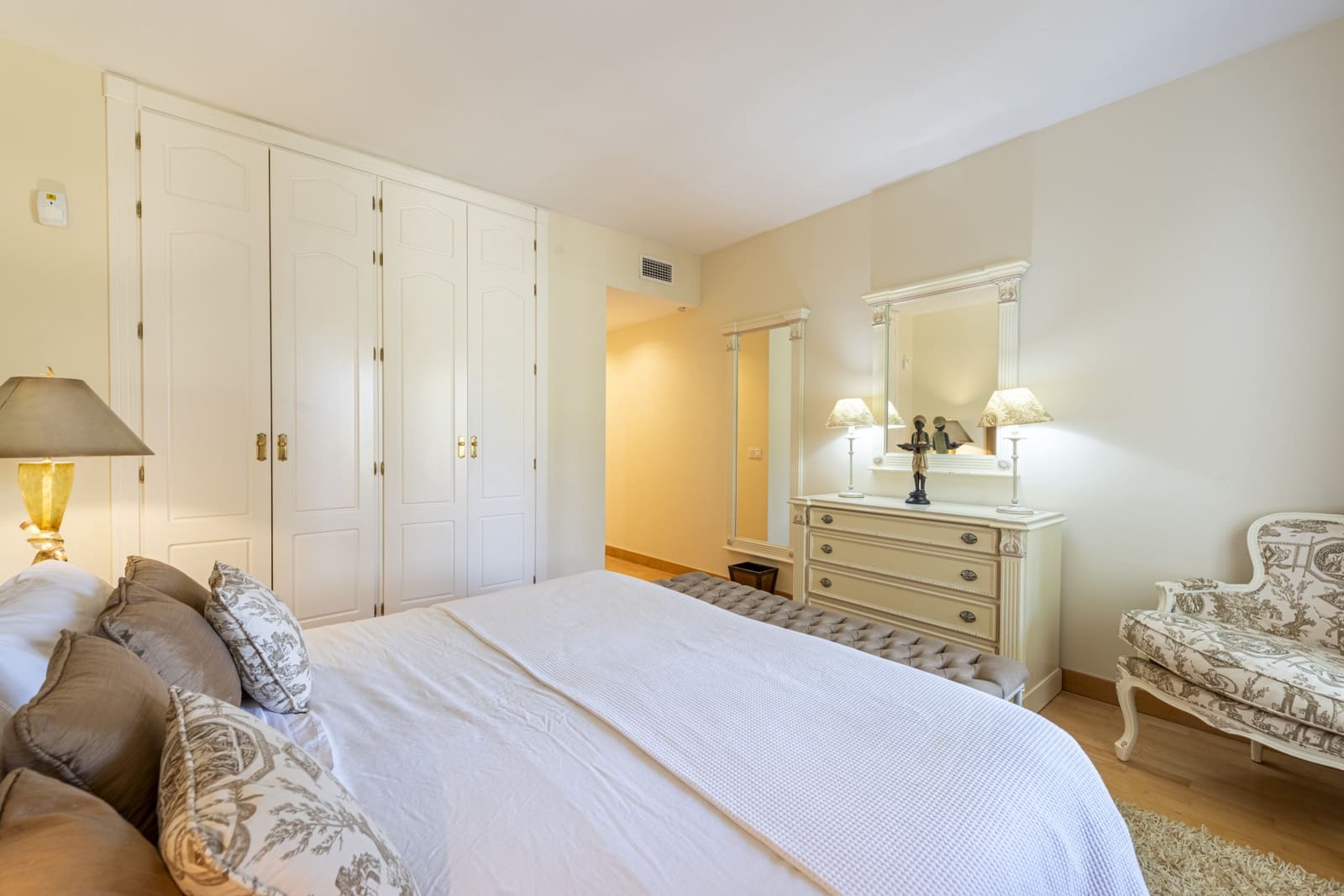 Appartement de 3 chambres de location de vacances à Marbella avec piscine garage - 9 100 € (Ref: 8981807)
