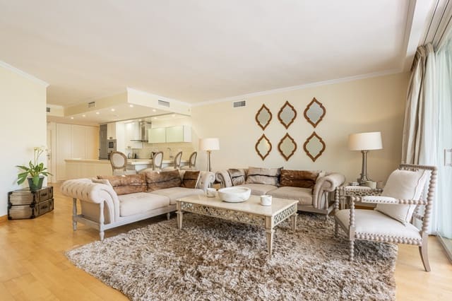 Appartement de 3 chambres de location de vacances à Marbella avec piscine garage - 9 100 € (Ref: 8981807)