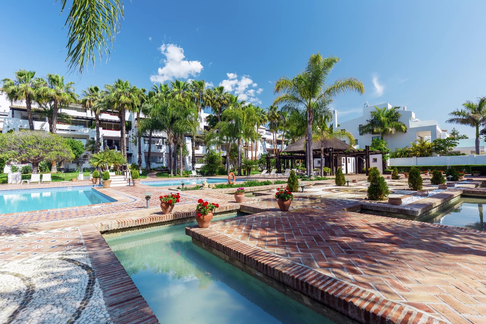Appartement de 3 chambres de location de vacances à Marbella avec piscine garage - 9 100 € (Ref: 8981807)