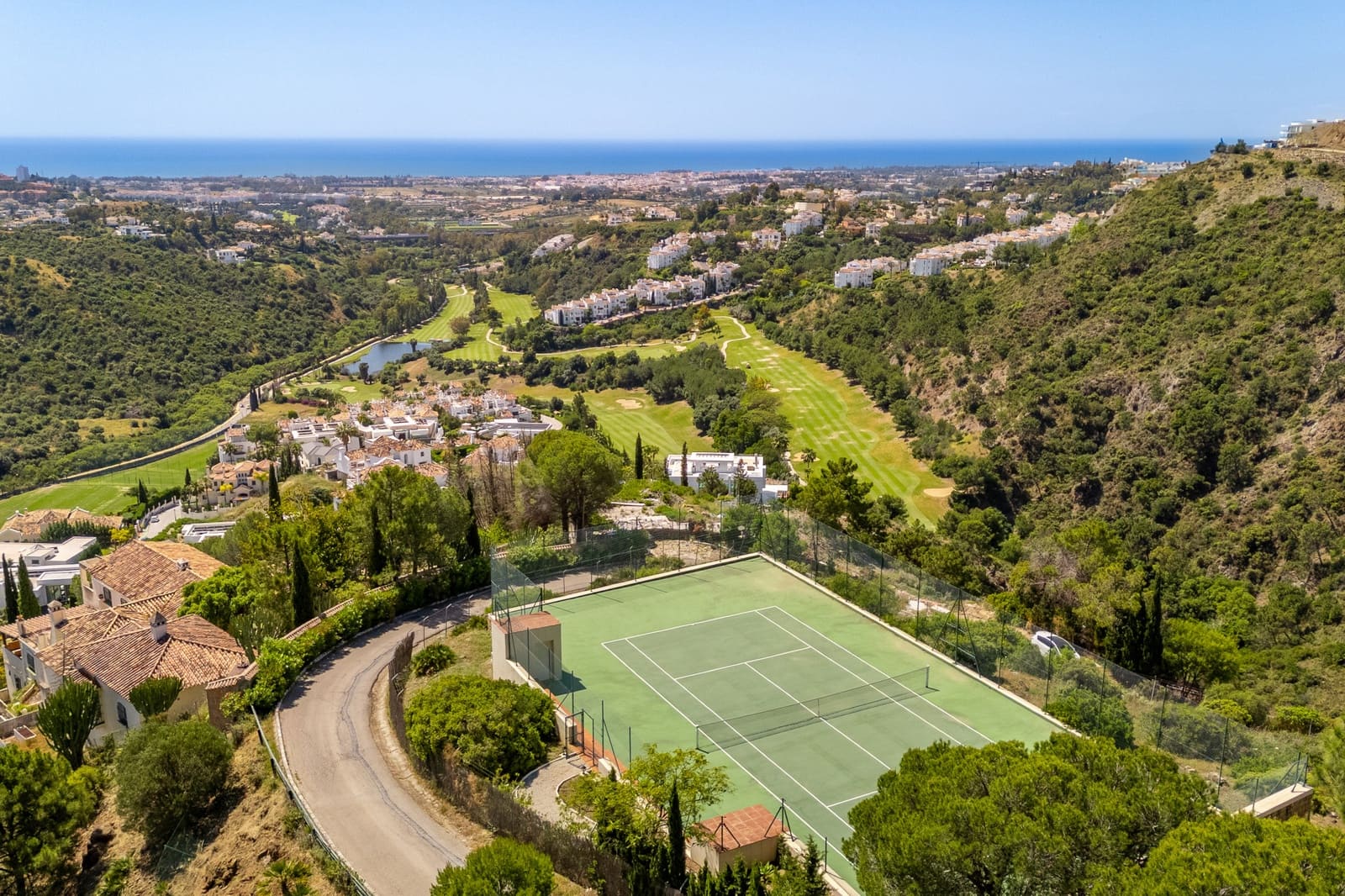 8 soverom Villa til salgs i El Madronal med svømmebasseng garasje - € 13 900 000 (Ref: 8999401)