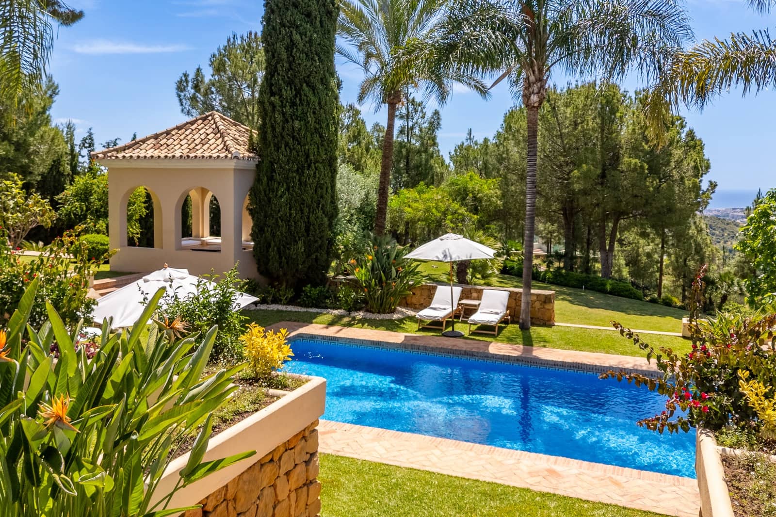 8 soverom Villa til salgs i El Madronal med svømmebasseng garasje - € 13 900 000 (Ref: 8999401)