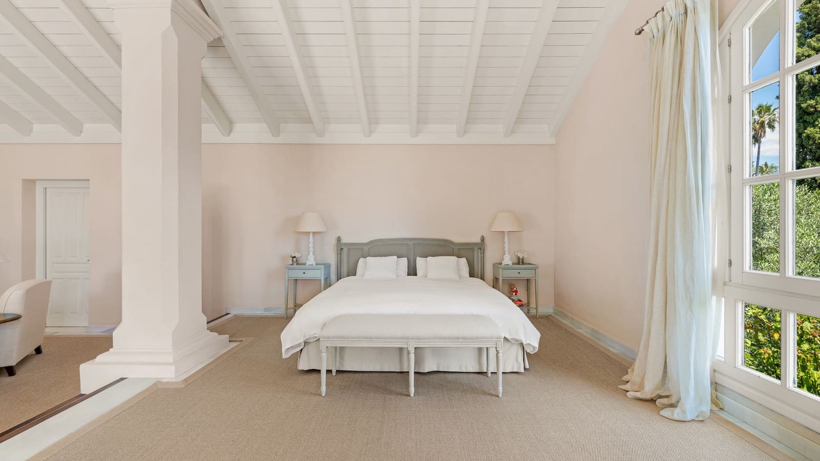 8 soverom Villa til salgs i El Madronal med svømmebasseng garasje - € 13 900 000 (Ref: 8999401)