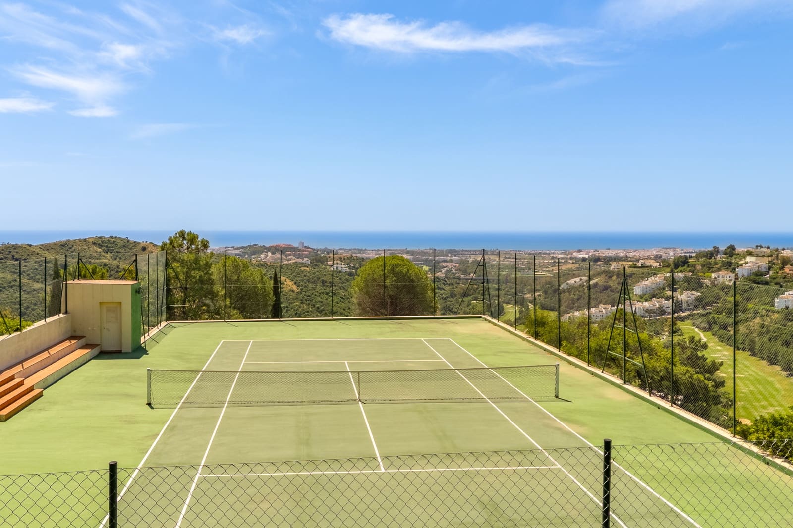 8 soverom Villa til salgs i El Madronal med svømmebasseng garasje - € 13 900 000 (Ref: 8999401)