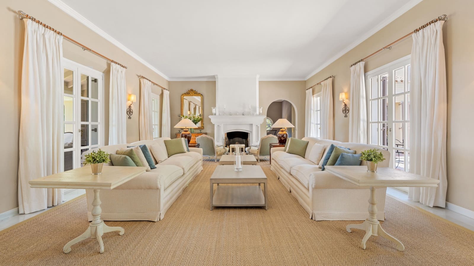 8 soverom Villa til salgs i El Madronal med svømmebasseng garasje - € 13 900 000 (Ref: 8999401)