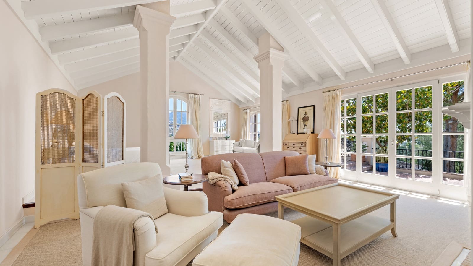 8 soverom Villa til salgs i El Madronal med svømmebasseng garasje - € 13 900 000 (Ref: 8999401)