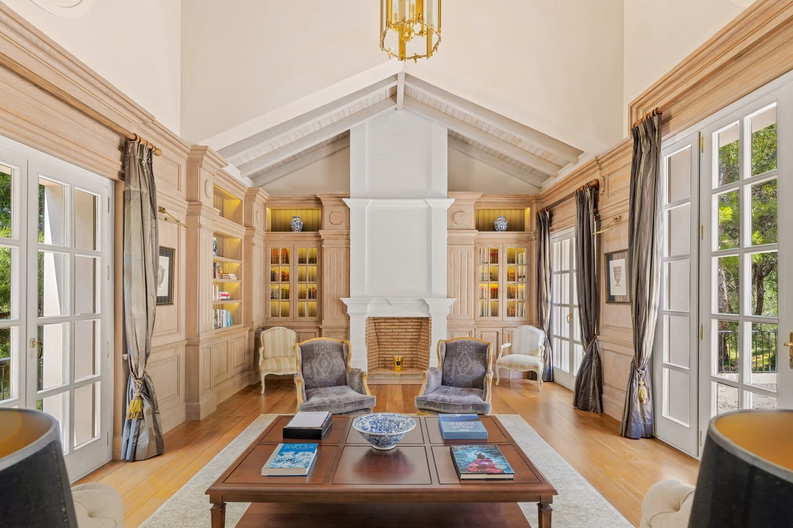 8 soverom Villa til salgs i El Madronal med svømmebasseng garasje - € 13 900 000 (Ref: 8999401)