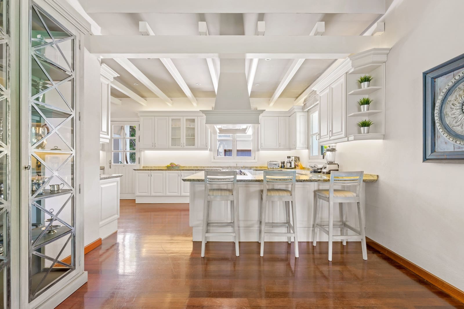 8 soverom Villa til salgs i El Madronal med svømmebasseng garasje - € 13 900 000 (Ref: 8999401)