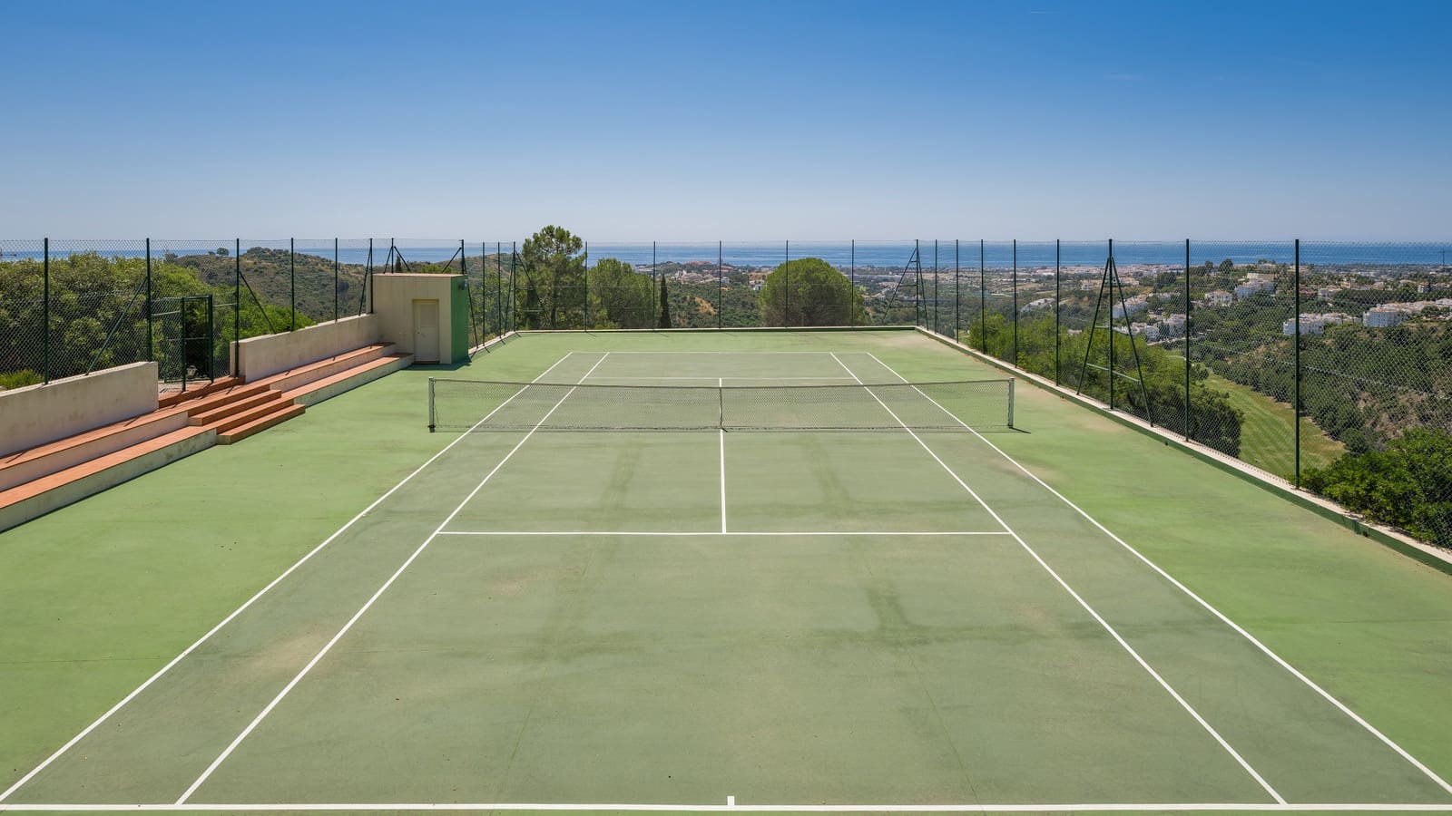 8 soverom Villa til salgs i El Madronal med svømmebasseng garasje - € 13 900 000 (Ref: 8999401)