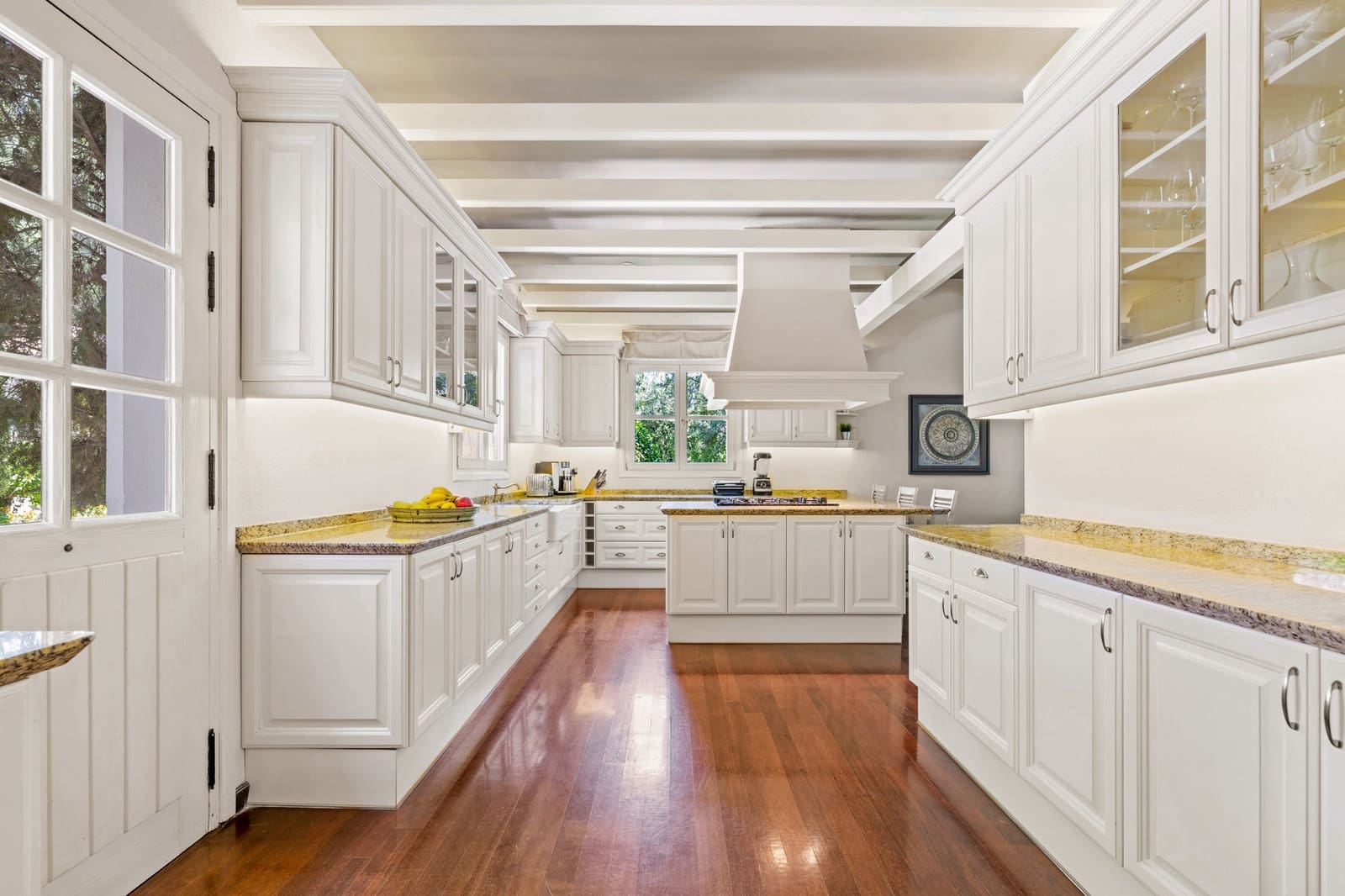 8 soverom Villa til salgs i El Madronal med svømmebasseng garasje - € 13 900 000 (Ref: 8999401)