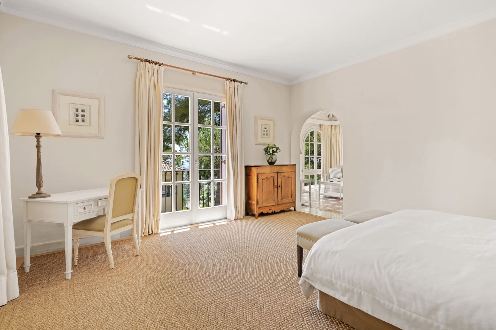 8 soverom Villa til salgs i El Madronal med svømmebasseng garasje - € 13 900 000 (Ref: 8999401)