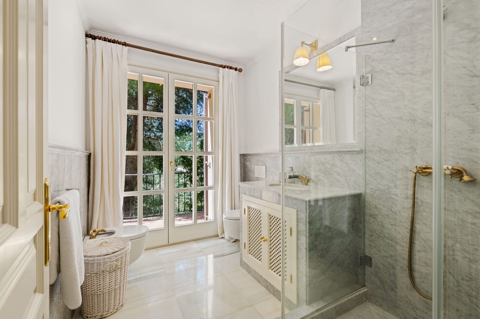 8 soverom Villa til salgs i El Madronal med svømmebasseng garasje - € 13 900 000 (Ref: 8999401)