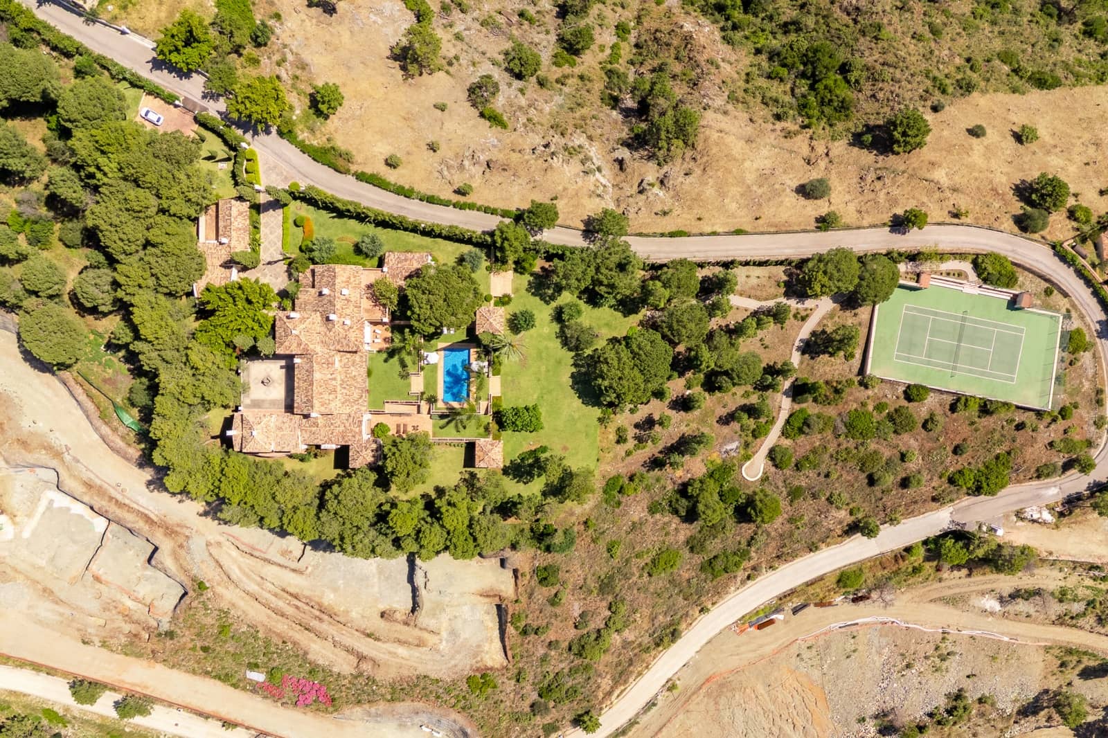 8 soverom Villa til salgs i El Madronal med svømmebasseng garasje - € 13 900 000 (Ref: 8999401)