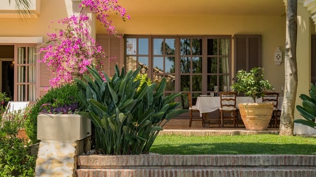 8 chambre Villa/Maison à vendre à El Madroñal, Benahavís avec piscine garage - 9 950 000 € (Ref: 8999401)