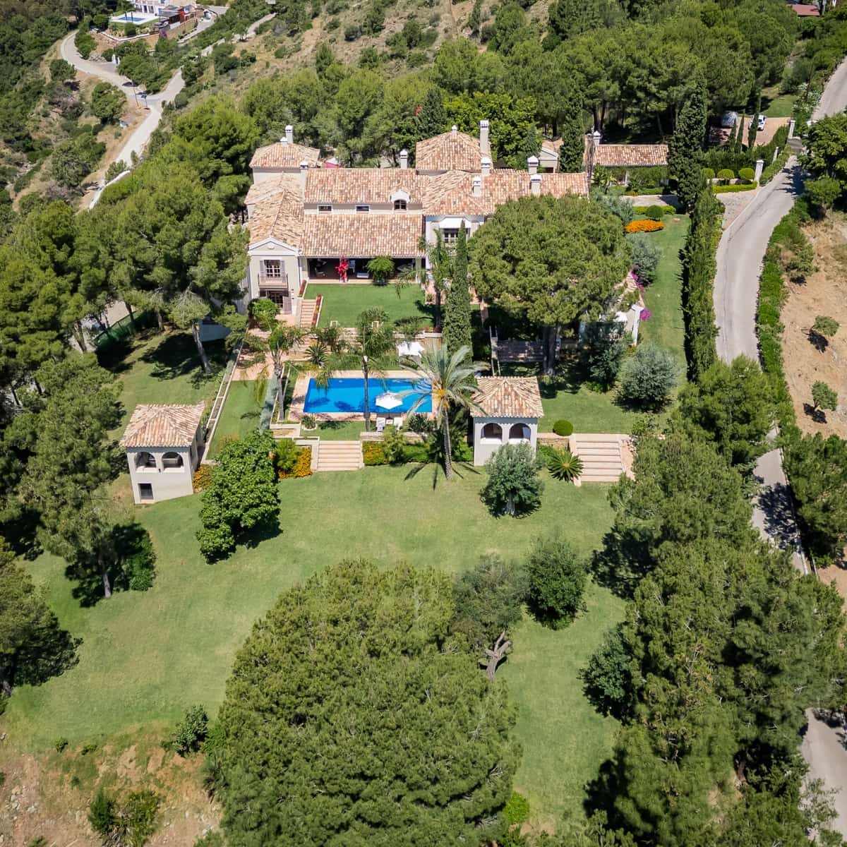 8 bedroom Villa for sale in El Madronal with pool garage - € 9,950,000 (Ref: 8999401)