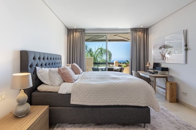 Ático de 2 habitaciones en Marbella en venta con piscina garaje - 2.095.000 € (Ref: 8999402)