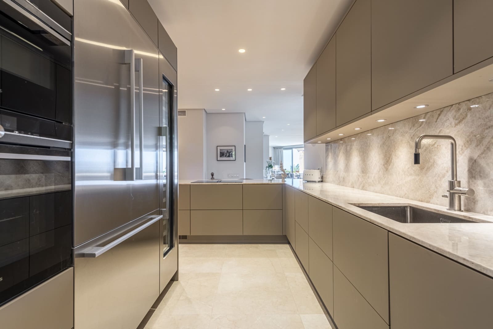 2 slaapkamer Penthouse te koop in Marbella met zwembad garage - € 2.095.000 (Ref: 8999402)