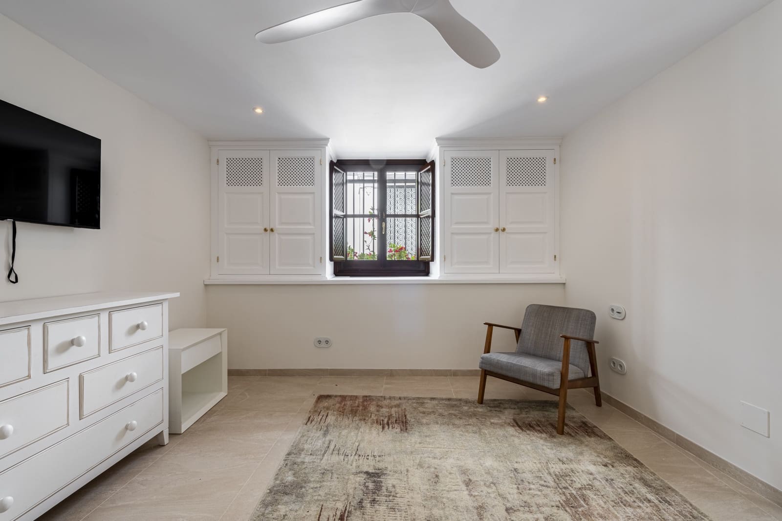 4 bedroom Townhouse for sale in Marbella with pool garage - € 2,490,000 (Ref: 9007598)