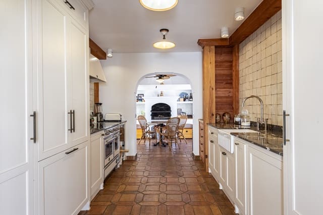 4 makuuhuone Omakotitalo myytävänä paikassa Marbella mukana uima-altaan 
autotalli - 2 490 000 € (Ref: 9007598)