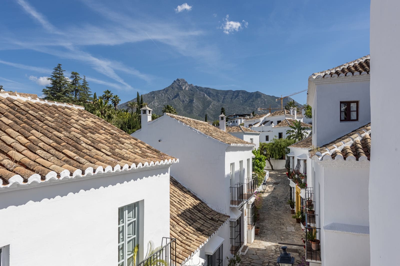 4 bedroom Townhouse for sale in Marbella with pool garage - € 2,490,000 (Ref: 9007598)