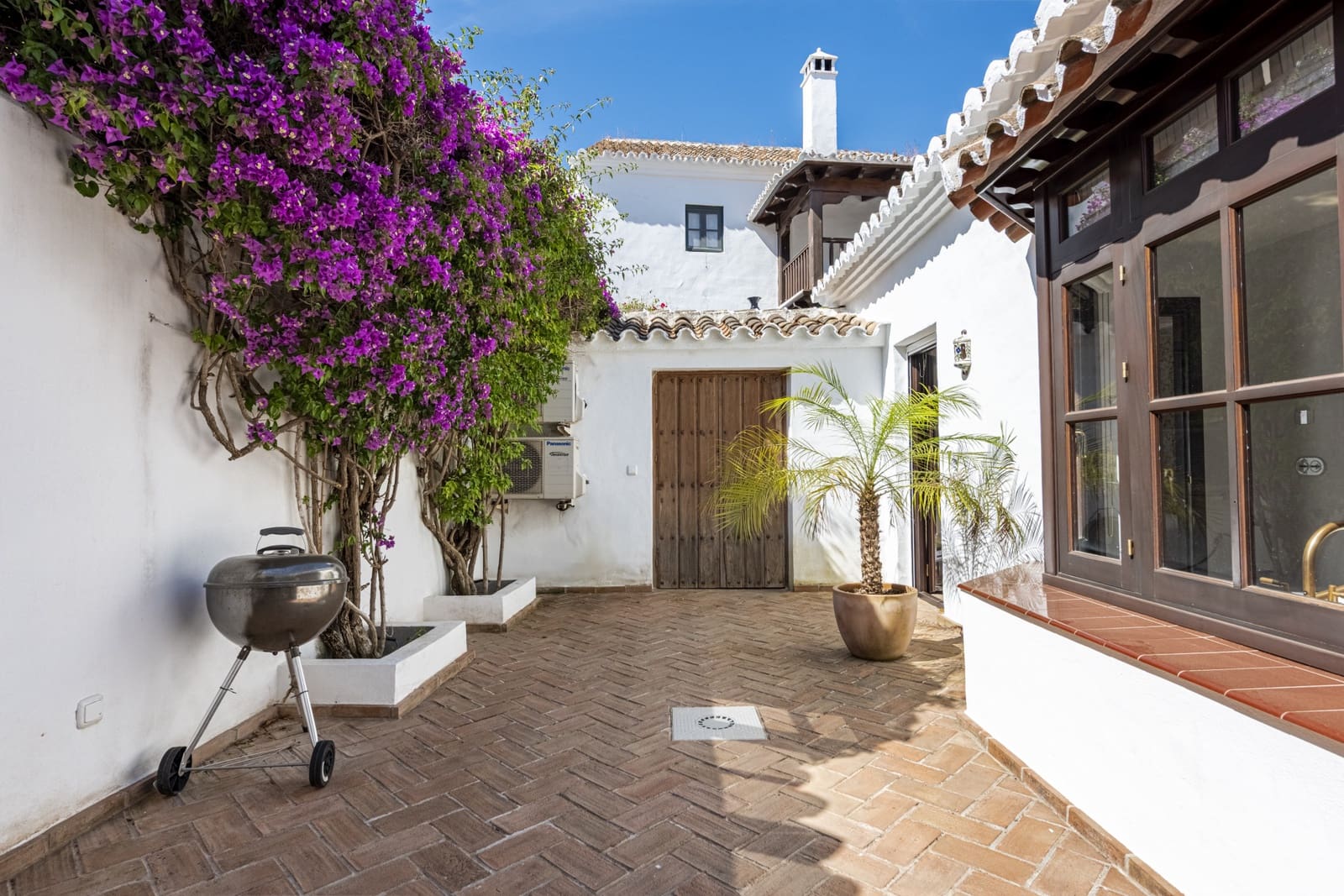 4 bedroom Townhouse for sale in Marbella with pool garage - € 2,490,000 (Ref: 9007598)