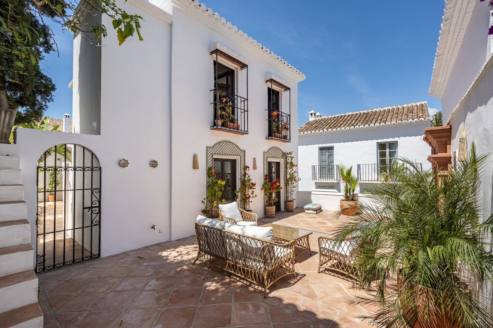 4 bedroom Townhouse for sale in Marbella with pool garage - € 2,490,000 (Ref: 9007598)
