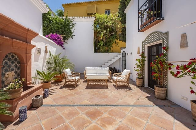 4 makuuhuone Omakotitalo myytävänä paikassa Marbella mukana uima-altaan 
autotalli - 2 490 000 € (Ref: 9007598)