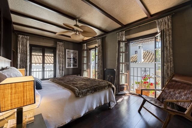 4 makuuhuone Omakotitalo myytävänä paikassa Marbella mukana uima-altaan 
autotalli - 2 490 000 € (Ref: 9007598)