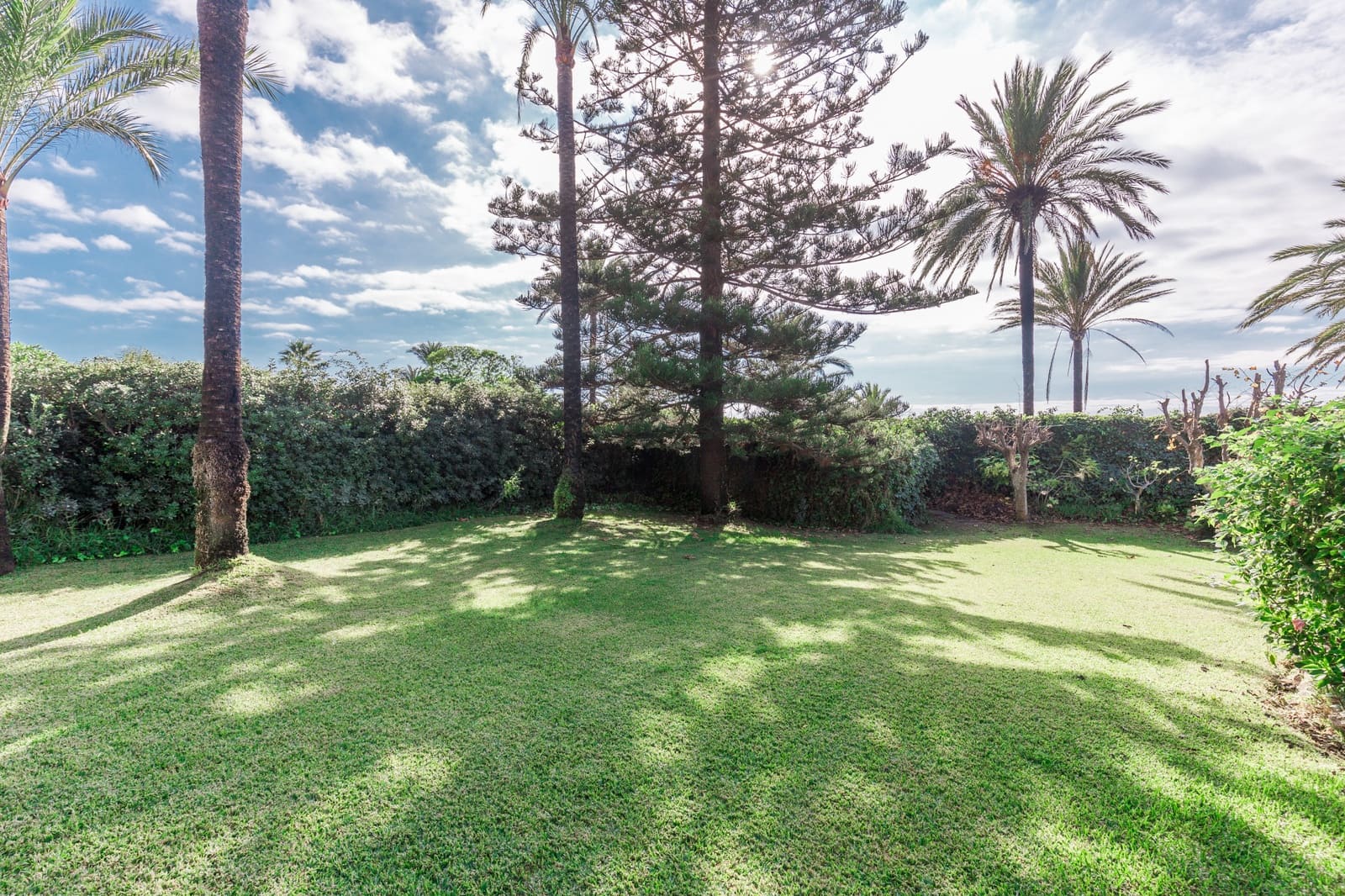 5 sypialnia Willa na sprzedaż w Marbella z basenem garażem - 8 400 000 € (Ref: 9017425)