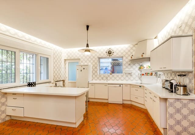 5 sypialnia Willa na sprzedaż w Marbella z basenem garażem - 8 400 000 € (Ref: 9017425)