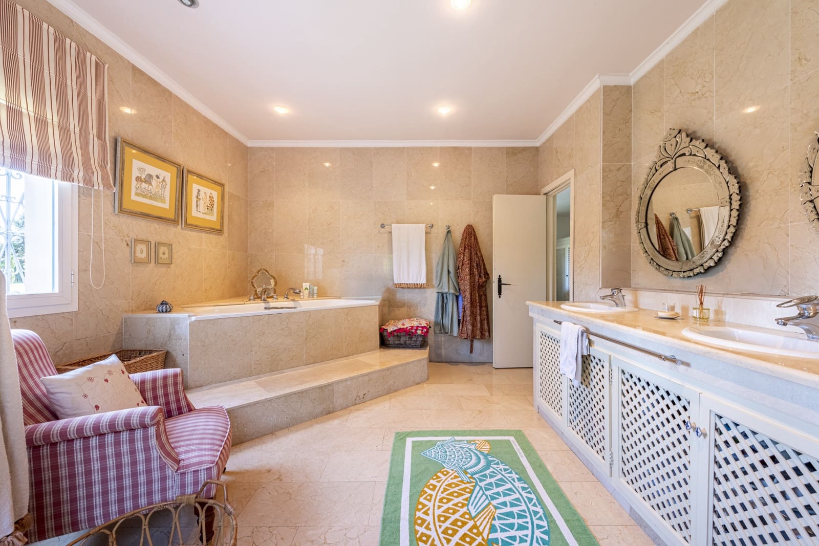 4 bedroom Villa for sale in Benahavis with pool garage - € 3,900,000 (Ref: 9020840)