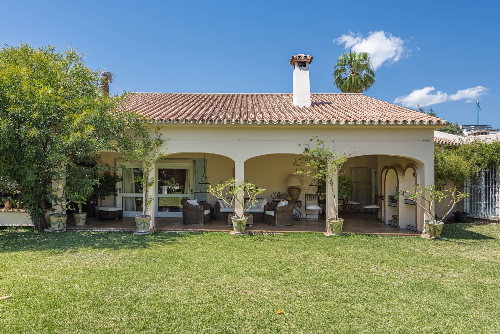 4 bedroom Villa for sale in Benahavis with pool garage - € 3,900,000 (Ref: 9020840)