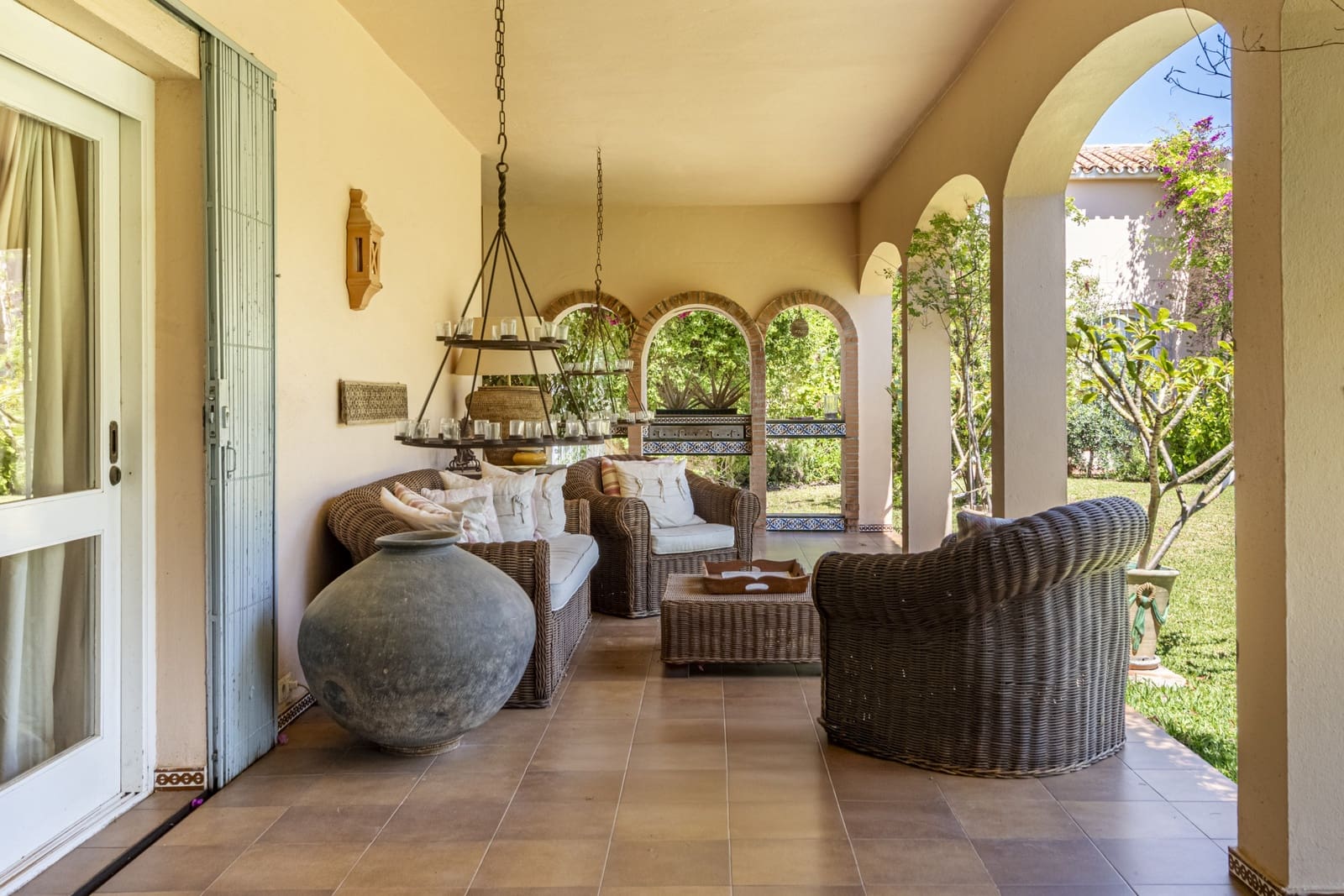 4 bedroom Villa for sale in Benahavis with pool garage - € 3,900,000 (Ref: 9020840)