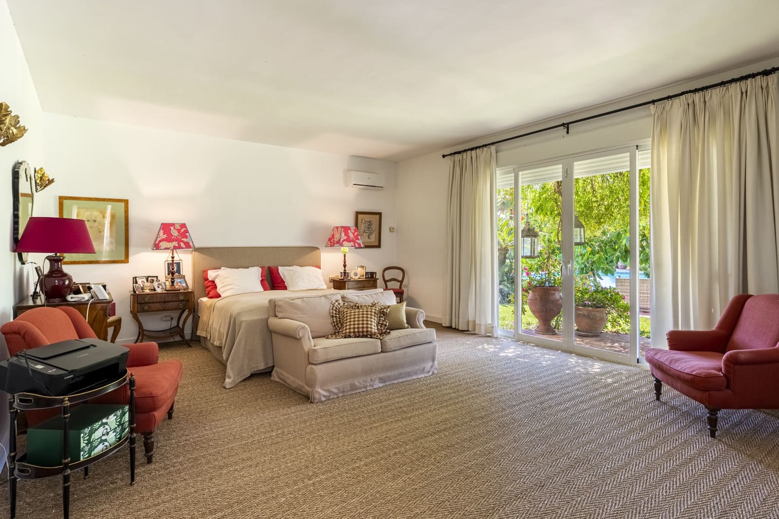 4 bedroom Villa for sale in Benahavis with pool garage - € 3,900,000 (Ref: 9020840)