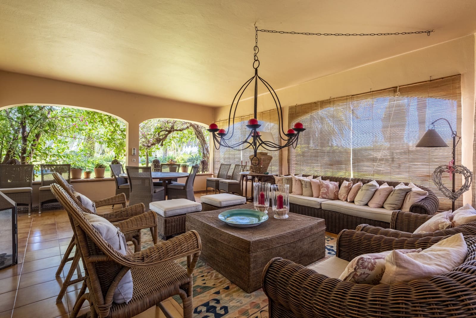 4 bedroom Villa for sale in Benahavis with pool garage - € 3,900,000 (Ref: 9020840)