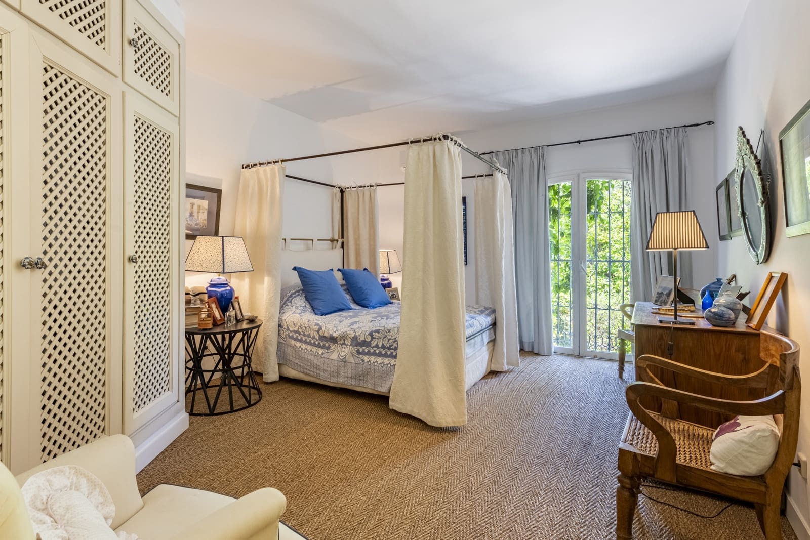 4 bedroom Villa for sale in Benahavis with pool garage - € 3,900,000 (Ref: 9020840)