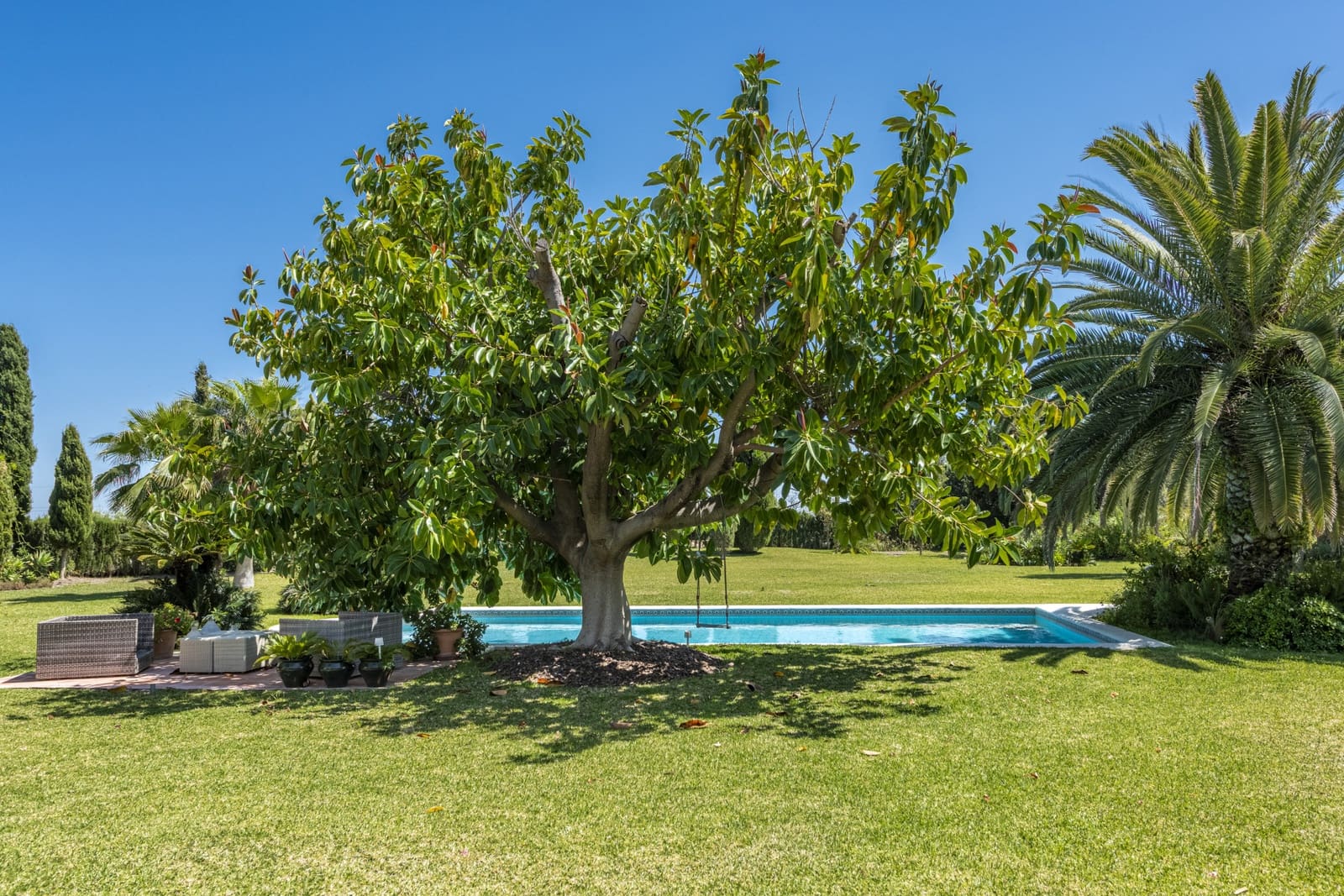 4 bedroom Villa for sale in Benahavis with pool garage - € 3,900,000 (Ref: 9020840)